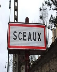 512px-Panneau_entrée_Sceaux_2 (1) Chabe01, CC BY-SA 4.0 <https://creativecommons.org/licenses/by-sa/4.0>, via Wikimedia Commons